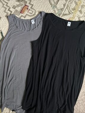 Old Navy Women's Tank Tops - Black and Gray